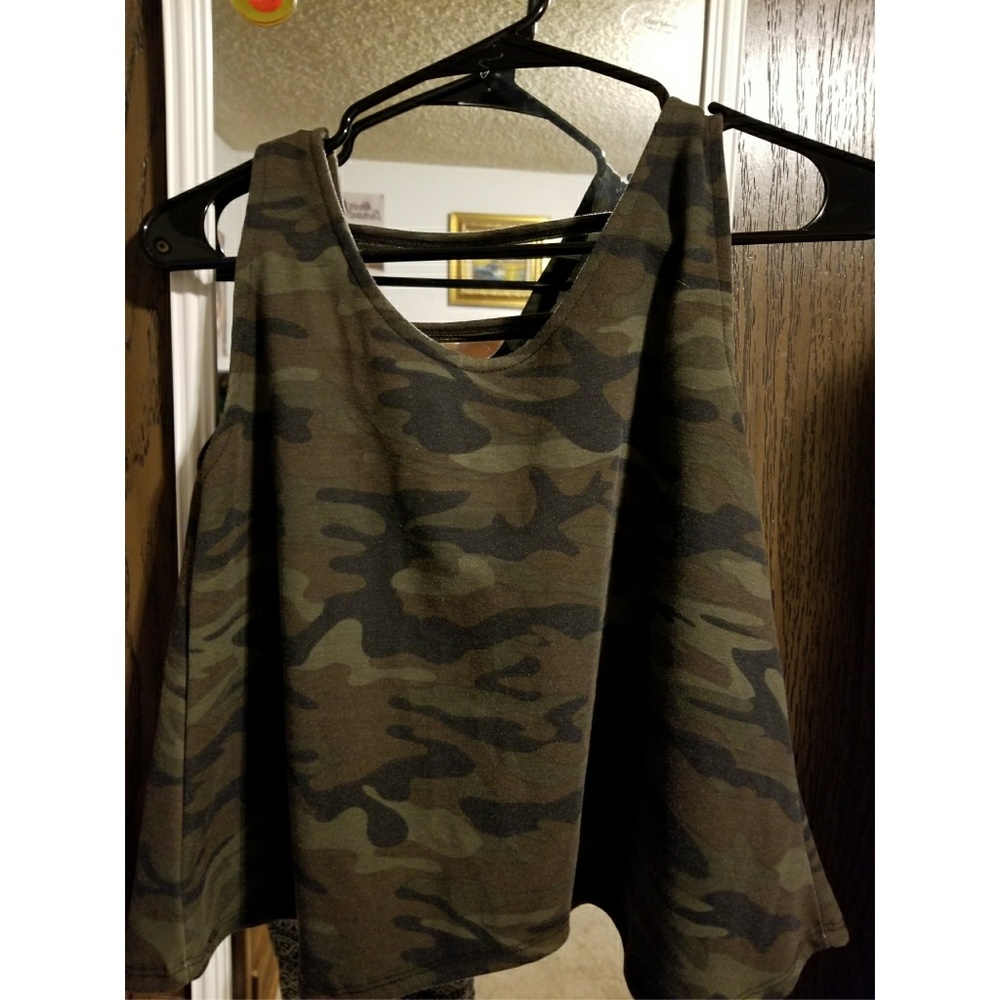 Camo crop top